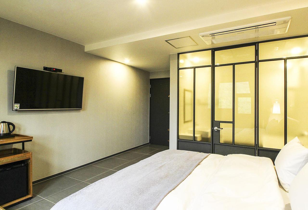 Hotel Brown Dot Gimhae Esterno foto