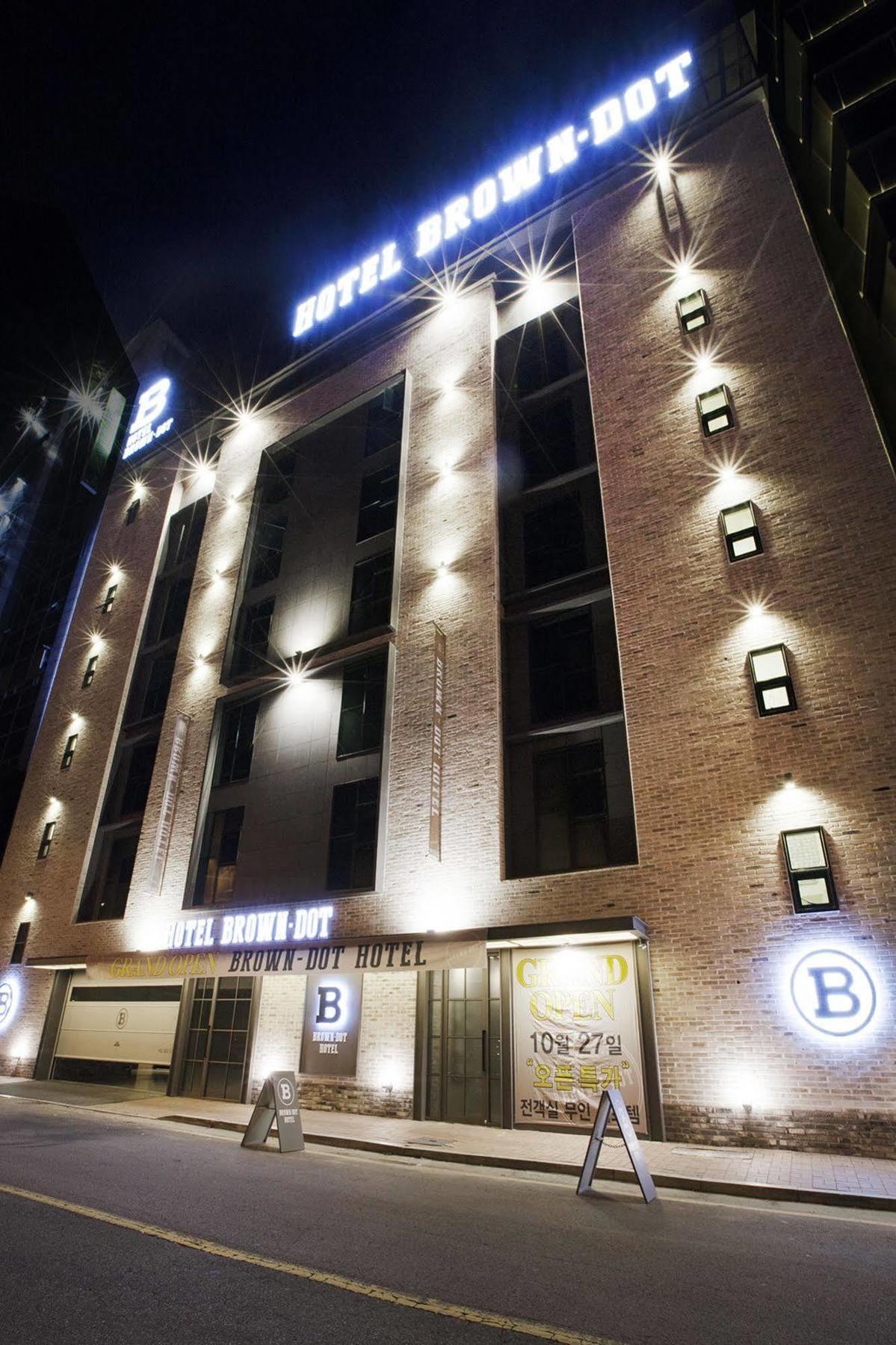 Hotel Brown Dot Gimhae Esterno foto